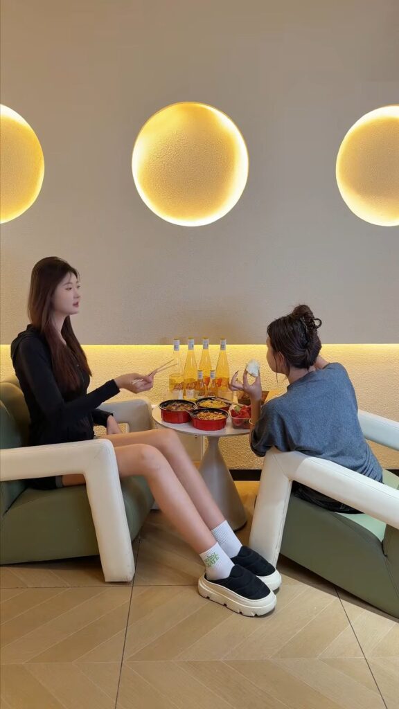2미터 귀신녀, 중국에 나타나.