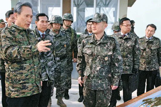 국방부장관 GOP 방문 복장, 이전 장관들과 비교