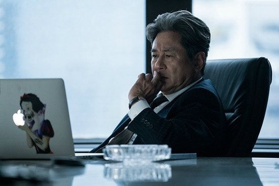 배우 최민식, 그의 필모그래피 중 가장 인상 깊었던 역할은?