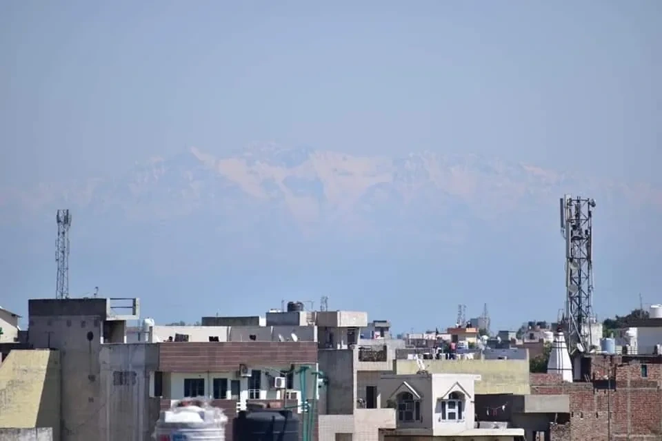 230km 떨어진 거리에서 보이는 히말라야 산맥.jpg