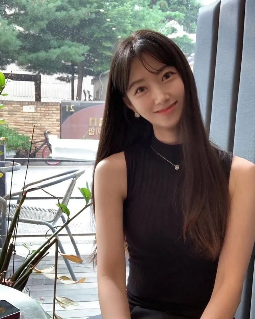 위화감 없는 89년생 유부녀, 교복 착용 모습