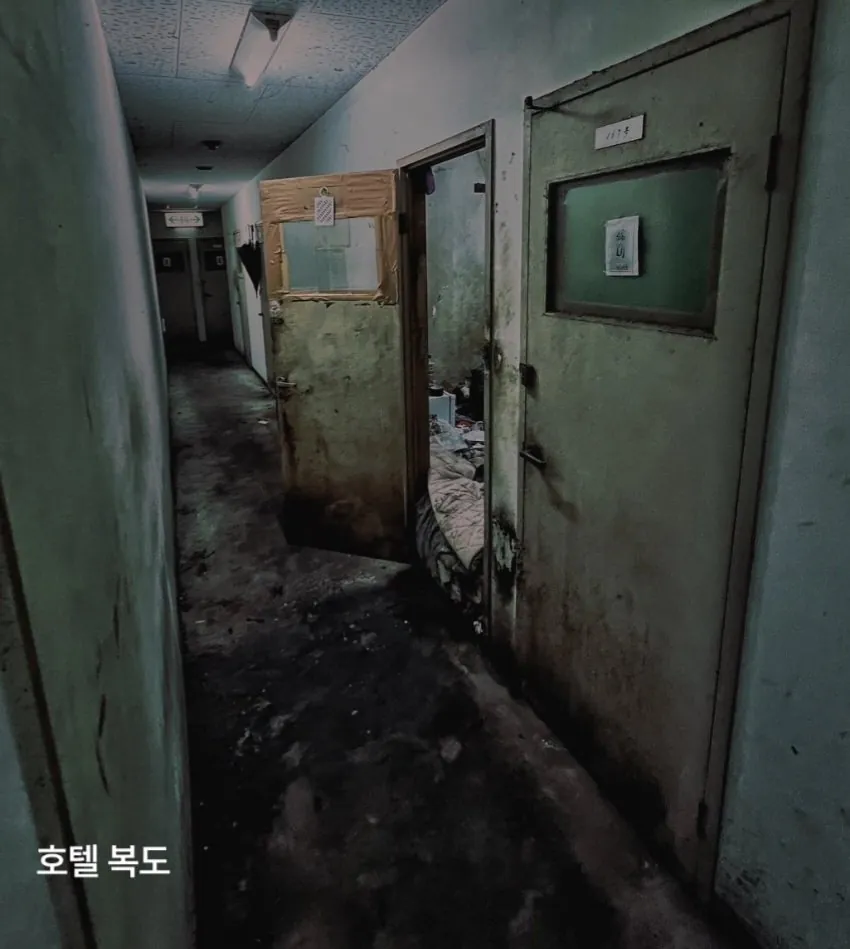 혐주의] 일본 1박 만원짜리 호텔(?) 레전드.jpg