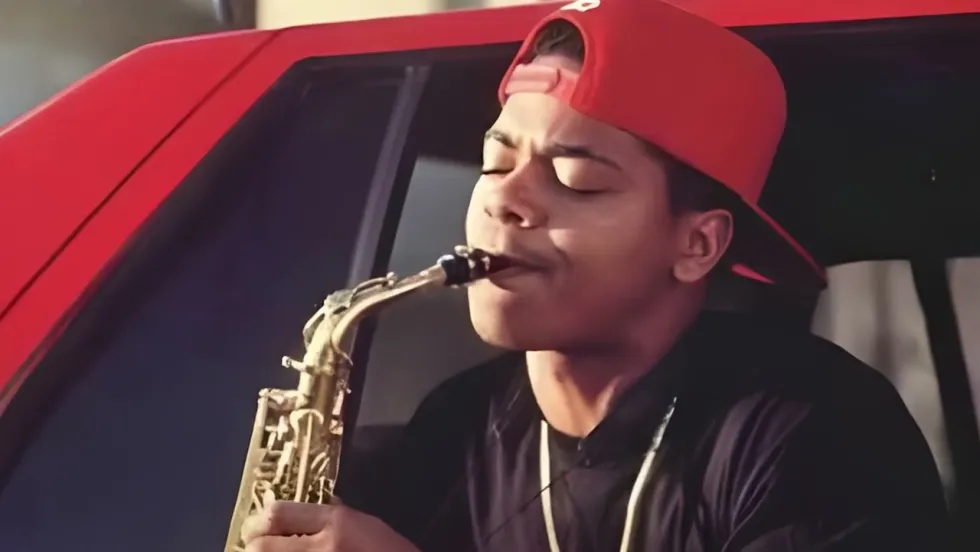 색소폰이 커지고 있다 (Saxophones Getting Louder)