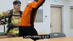 느리구나, OO하는 것조차 (블리치 뱌쿠야 대사 패러디)