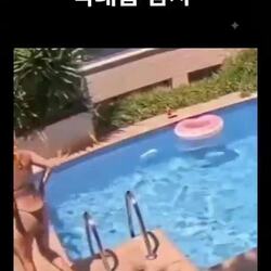 잔디인 줄 알았는데 밟고 추락