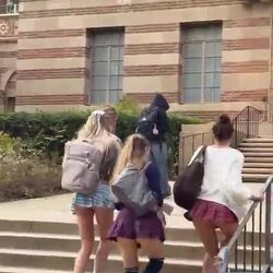 UCLA 재학생 치마 길이 관련 글에 대한 설명