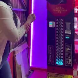 10센치 힐 신고 펀치 기계 치는 여자 어때