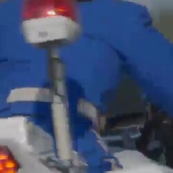 일본 여성 경찰관의 오토바이 운전 솜씨