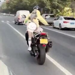 오토바이 신호대기, 키작녀를 위한 방법.mp4