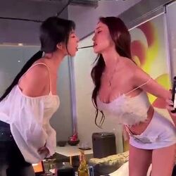 여자들끼리 술자리에서 빼빼로 게임