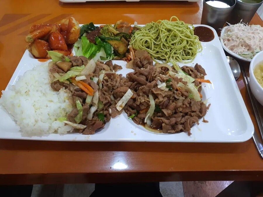 호불호 갈리는 7000원 무한리필 뷔페.jpg