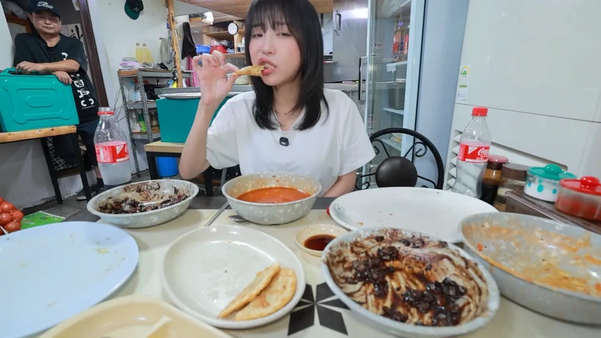 강릉 55년 중국집가서 먹방한 쯔양.jpg