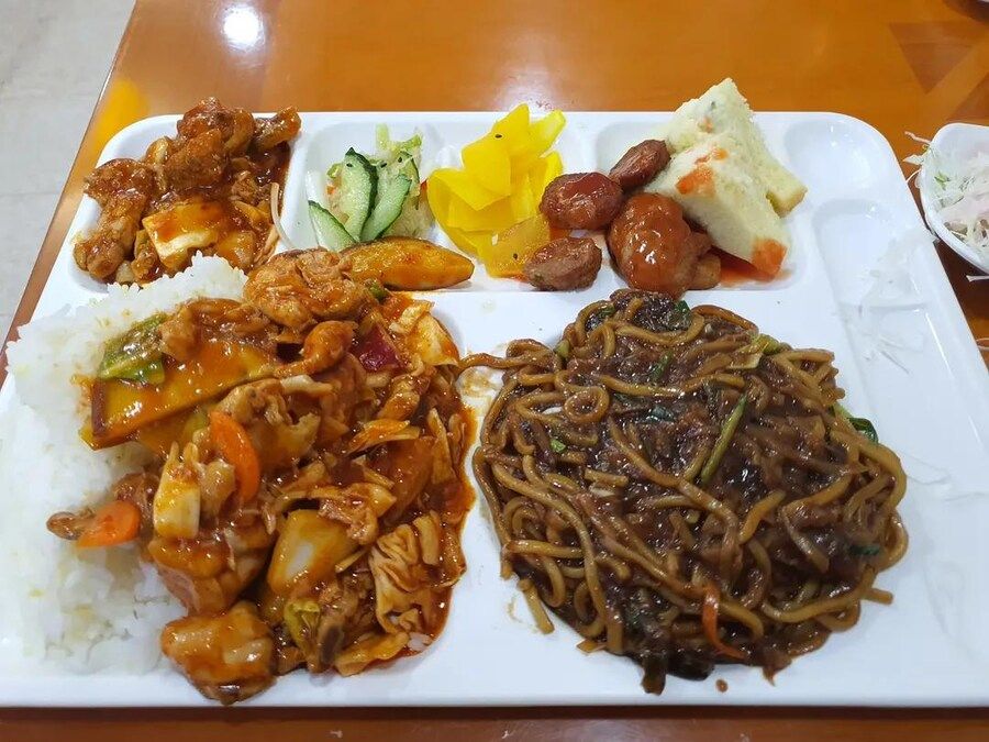 호불호 갈리는 7000원 무한리필 뷔페.jpg