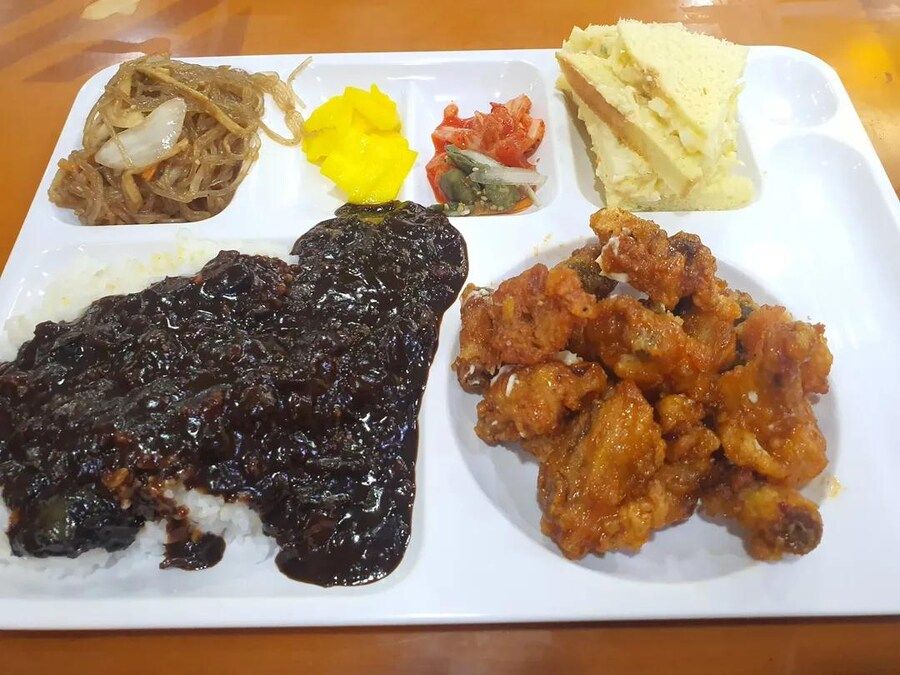호불호 갈리는 7000원 무한리필 뷔페.jpg