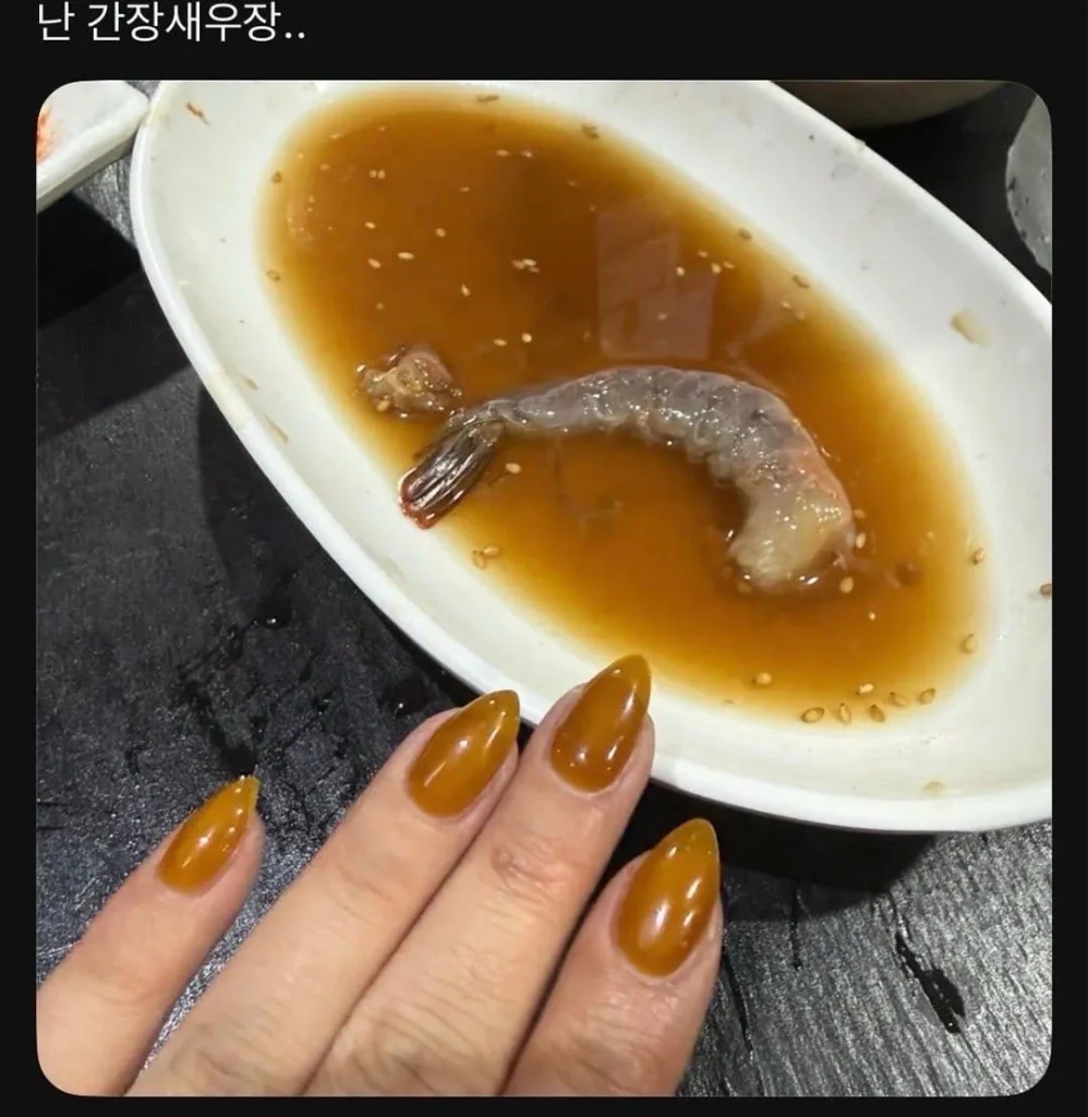 여자들의 망한 네일 인증대결.jpg