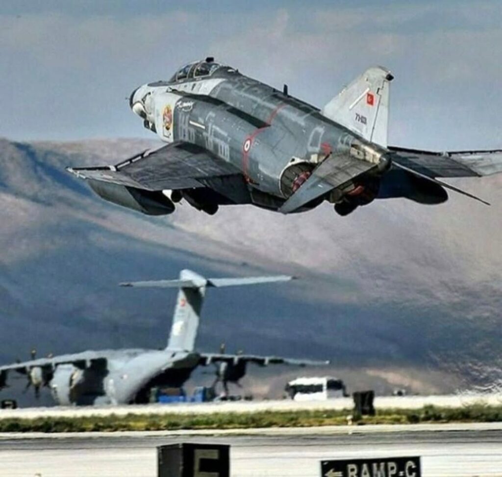 F-4 팬텀 전투기의 위용