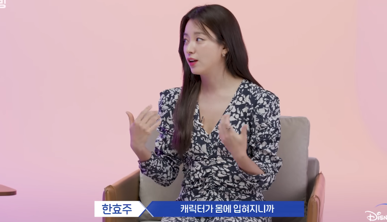 무빙'에서 고등학생 아이 엄마를 연기하는게 부담됐다는 한효주.jpg