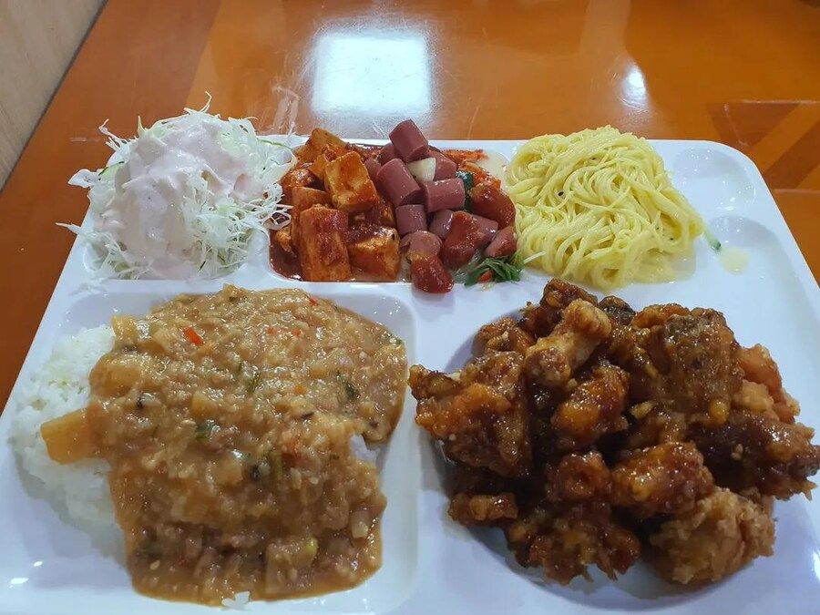 호불호 갈리는 7000원 무한리필 뷔페.jpg