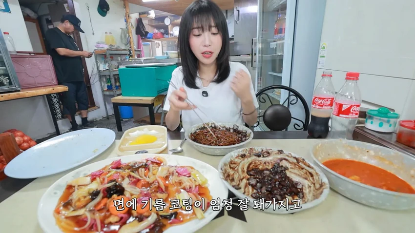 강릉 55년 중국집가서 먹방한 쯔양.jpg
