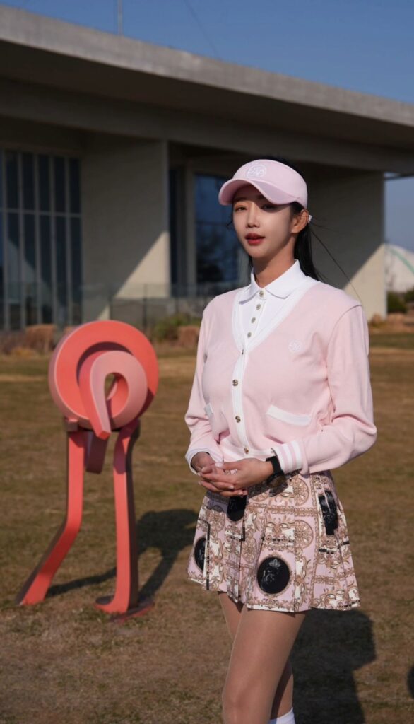 자칭 거제 김사랑 이라는 골프 미녀.jpg
