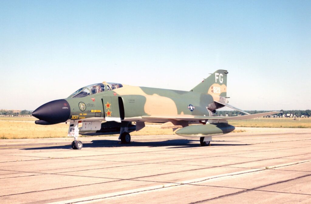 F-4 팬텀 전투기의 위용