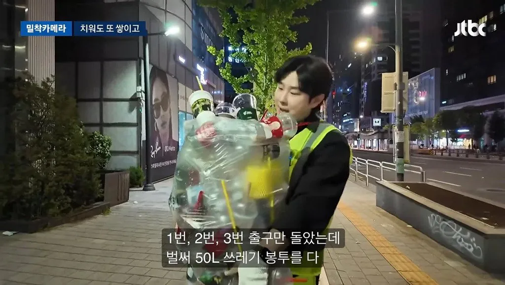 너무 심각하다는 홍대입구역 근황