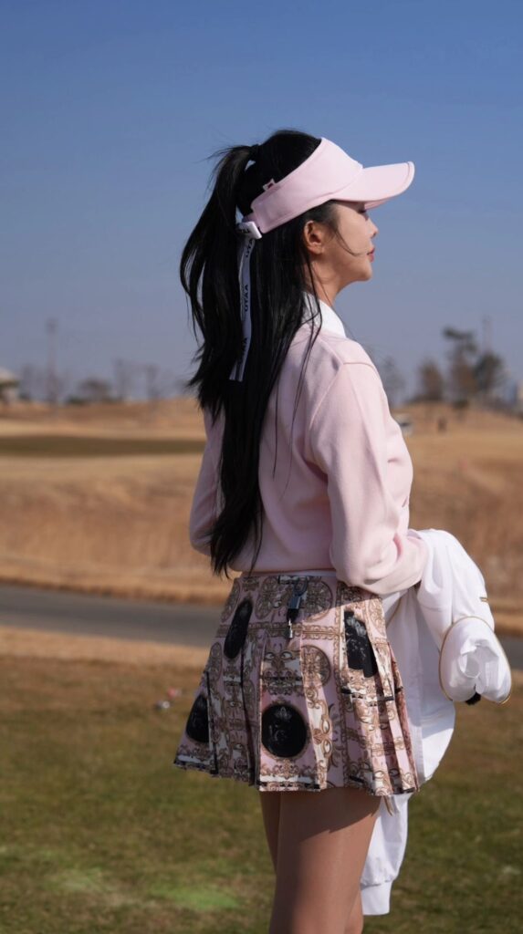 자칭 거제 김사랑 이라는 골프 미녀.jpg
