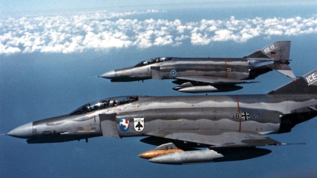 F-4 팬텀 전투기의 위용