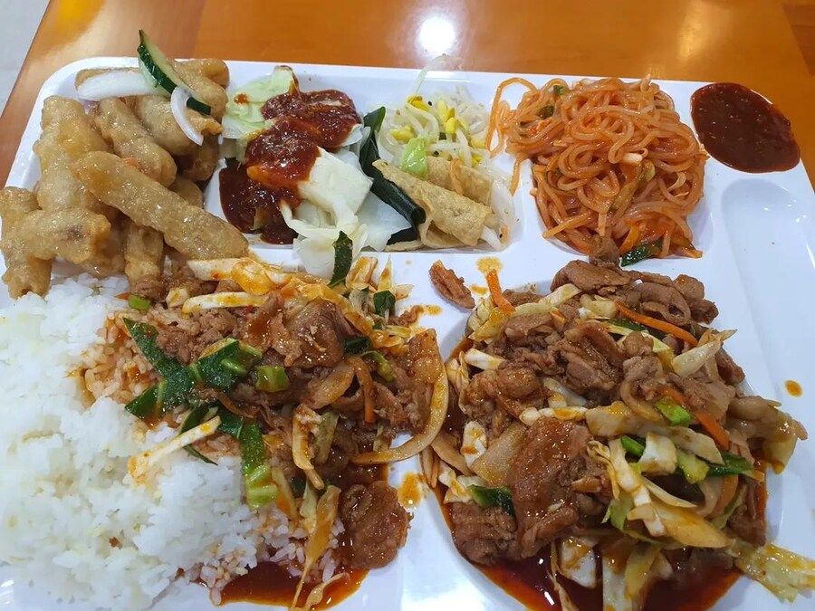 호불호 갈리는 7000원 무한리필 뷔페.jpg