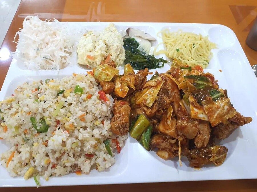호불호 갈리는 7000원 무한리필 뷔페.jpg