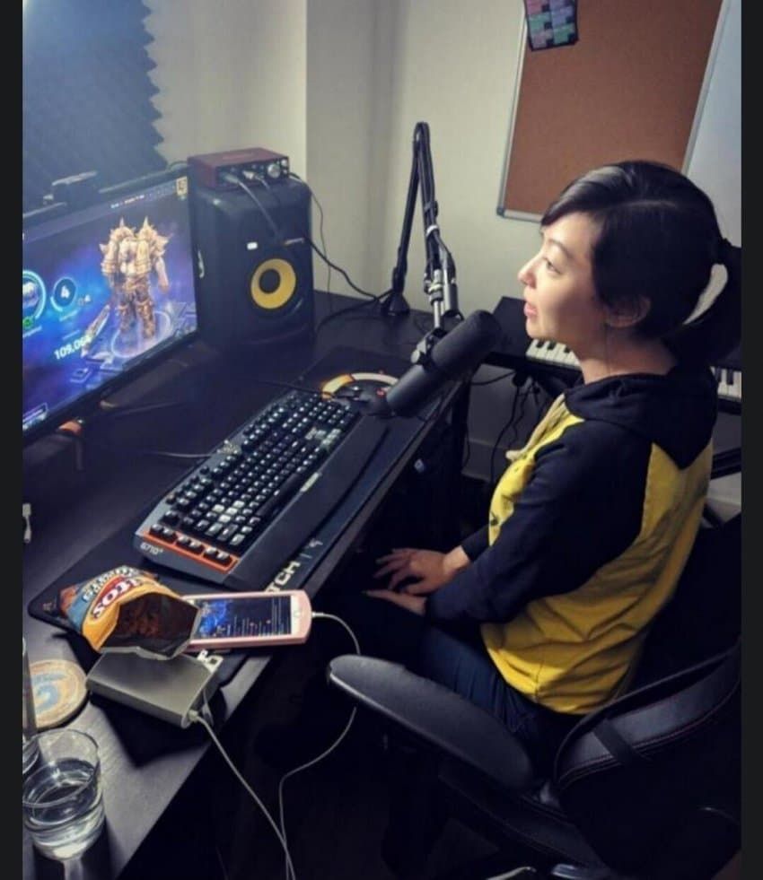 5대 성인 보라색 탱크탑녀 근황