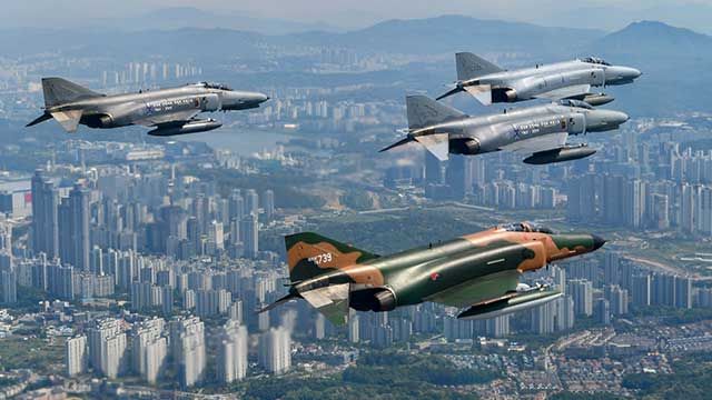 F-4 팬텀 전투기의 위용
