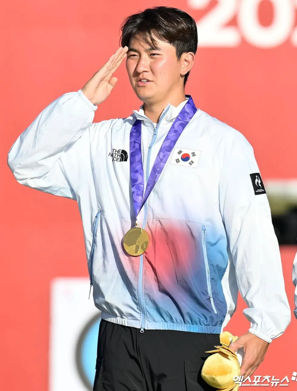 군면제 양궁 김제덕이 거수경례한 이유