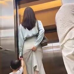 그녀가 보낸 은밀한 신호의 의미