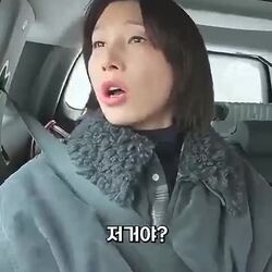멀리서 보면 안 큰데 가까이 가보면 큰 건물.mp4