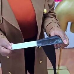 이 제품은 접착식 팬티입니다