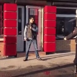자살 시도를 막아낸 로씨야 경찰.gif