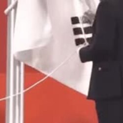 음침한 쪽바리들 국기게양 슬로우 비교