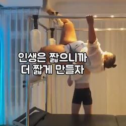 50킬로 필라쌤이 100킬로 회원 교육 중