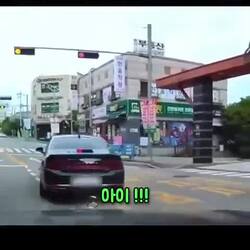 절망이 느껴지는 벤츠 운전자의 절규