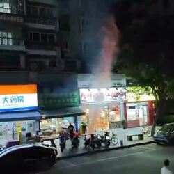 중국 전기 스쿠터 배터리 폭발 불꽃 수준.mp4