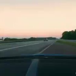 부가티(Bugatti Chiron)로 아우토반에서 417km/hr 까지 밟는 영상.mp4